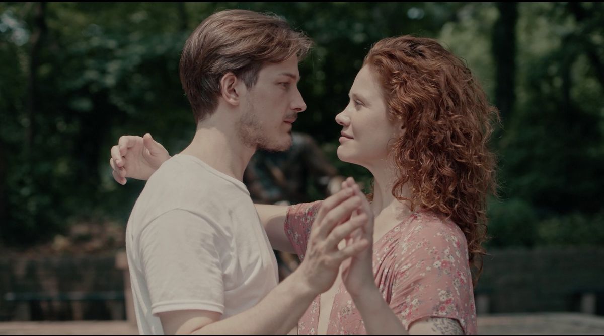 un uomo e una donna che ballano