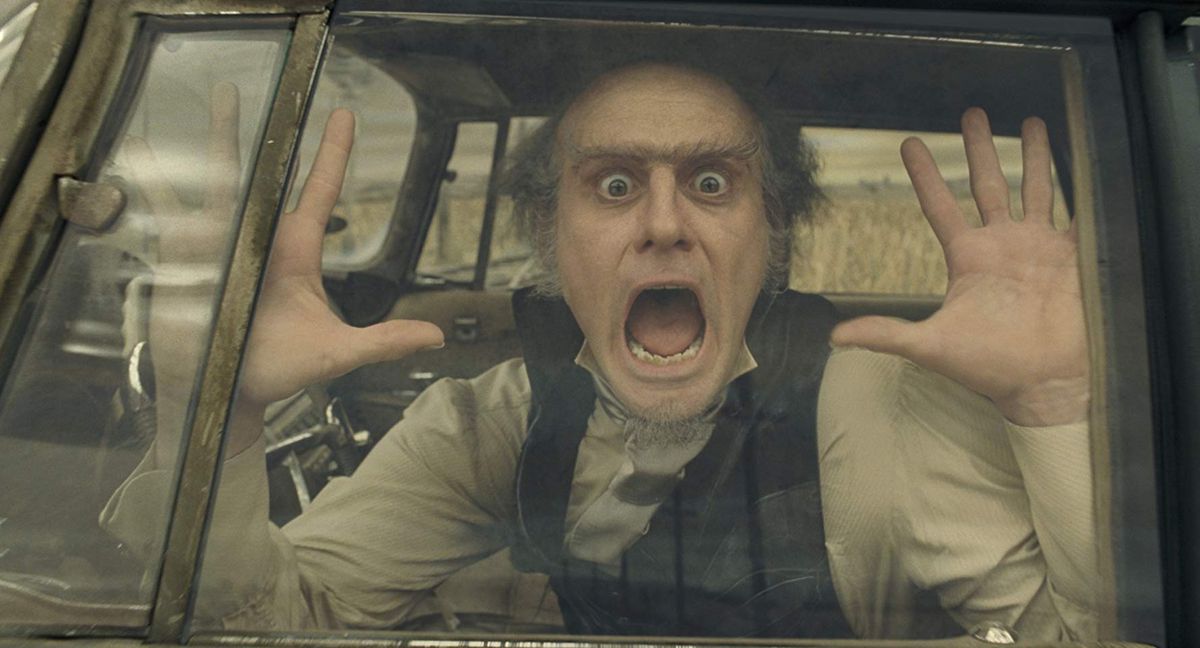 Jim Carrey nel ruolo del conte Olaf in uno screenshot di A Series of Unfortunate Events