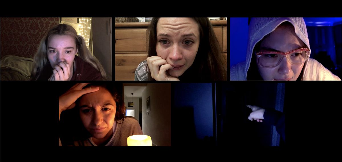 Un gruppo di persone spaventate fissa le proprie webcam in una chat video di gruppo su Host.