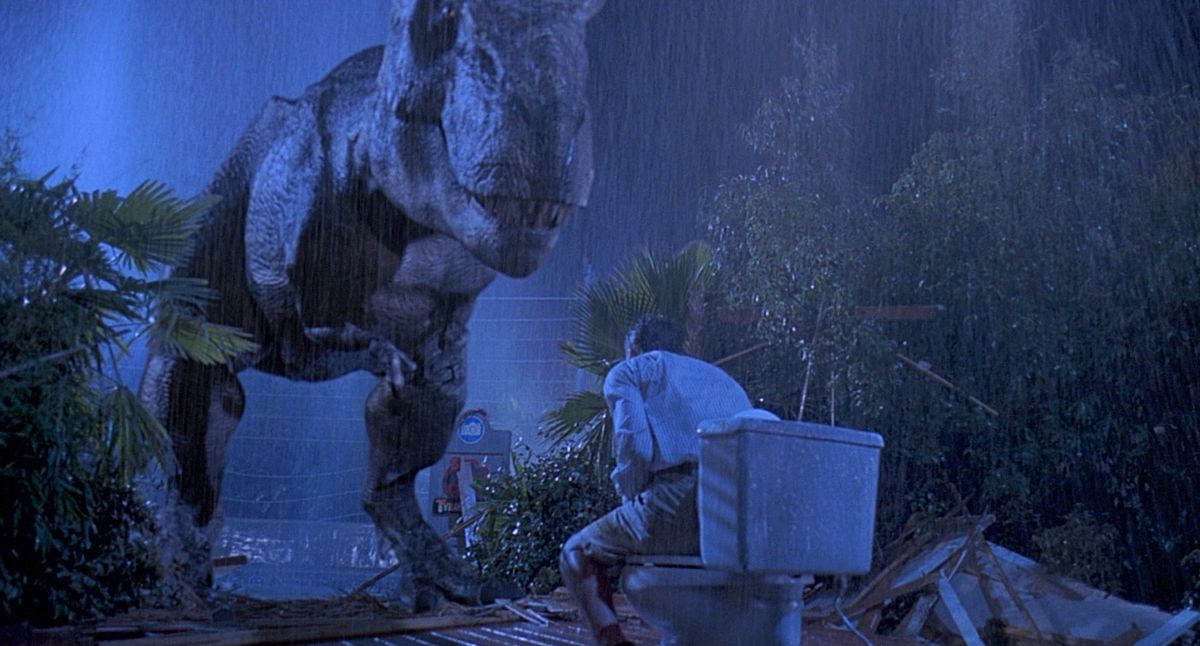 un T. rex si prepara a mangiare un avvocato a Jurassic Park