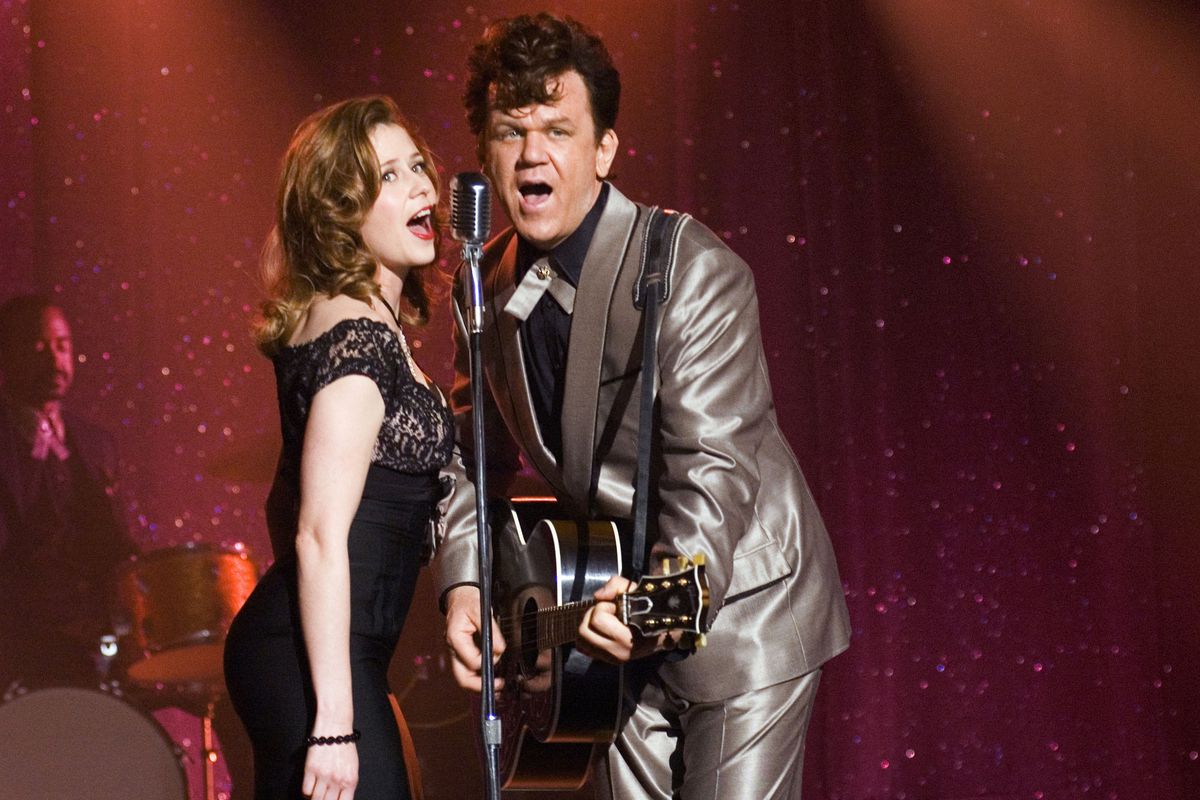 jenna fischer e john c. reilly nel camminare duro