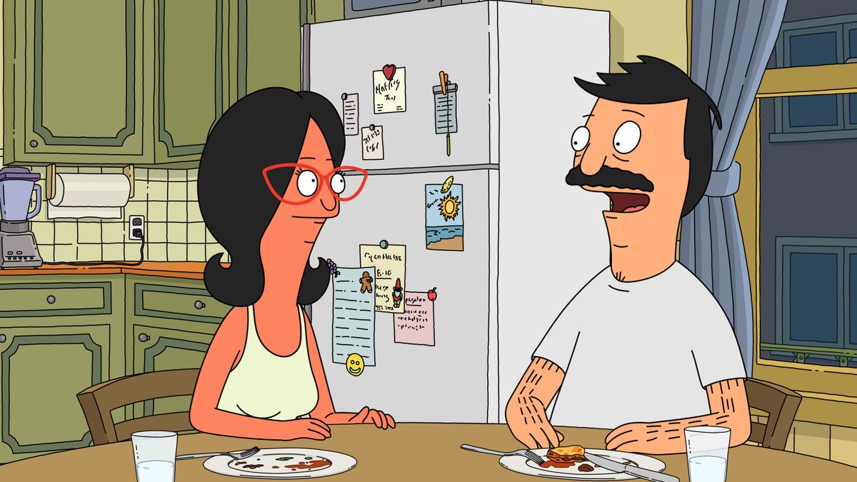 Bob e Linda bruciata dal sole al tavolo della cucina in uno screenshot da Bob's Burgers, stagione 10, episodio 1,