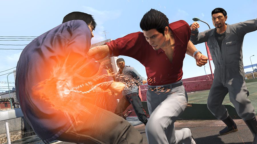 Kazuma Kiryu (di Yakuza) che lancia un pugno
