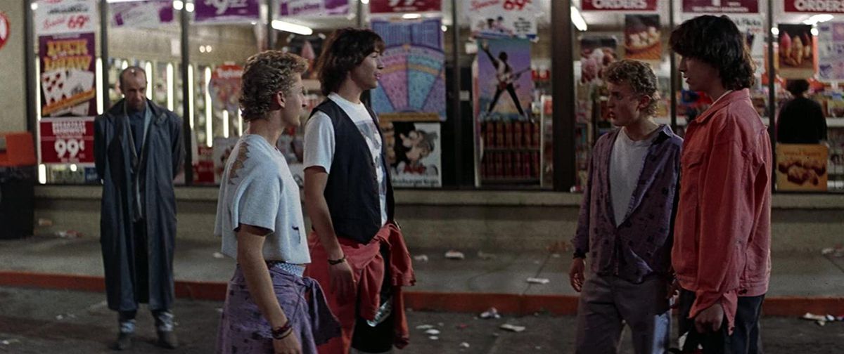 Bill (Alex Winter) e Ted (Keanu Reeves) si affrontano davanti al Circle K
