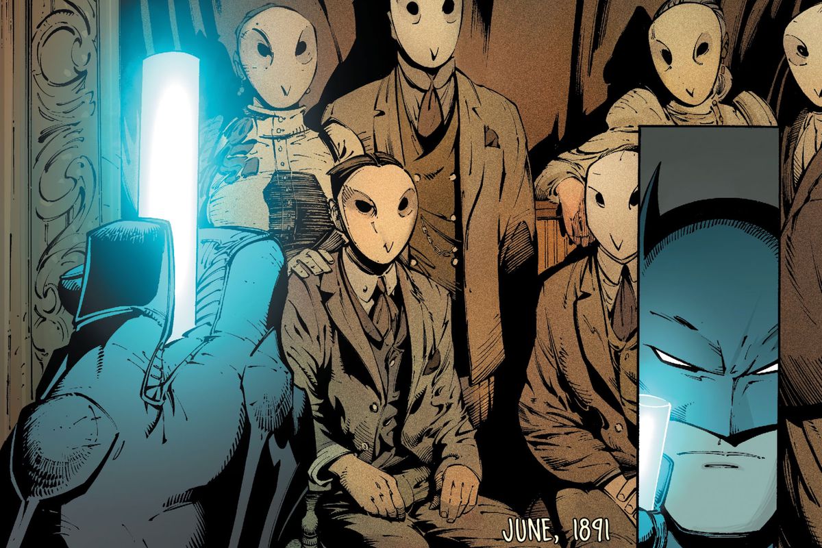 Batman scopre un ritratto di diversi membri della Corte dei Gufi in Batman # 3, DC Comics (2011).