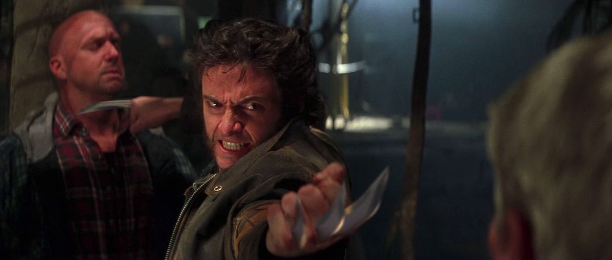 Wolverine usa le sue lame per mantenere due ragazzi