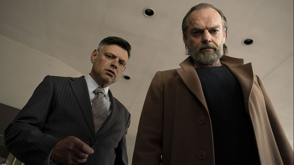 due uomini guardano in basso, misura per misura