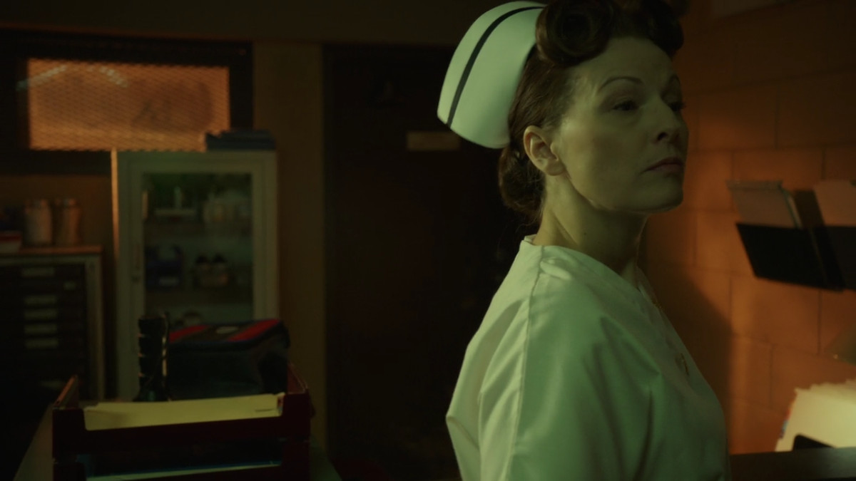 l'infermiera aprì una porta