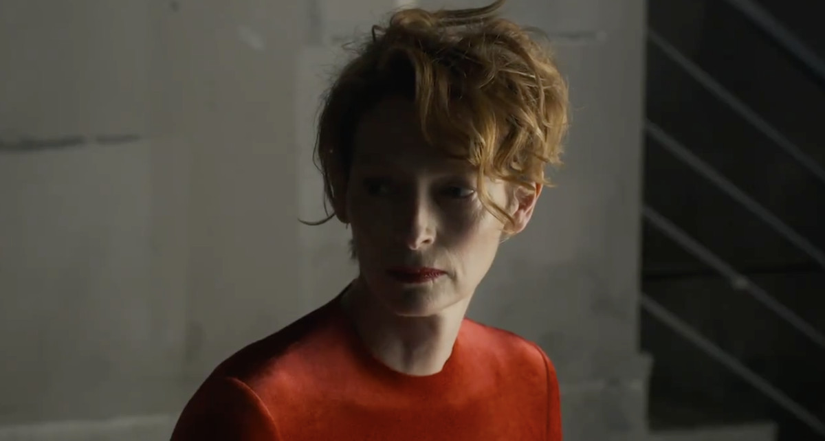 tilda swinton sembra spettinata