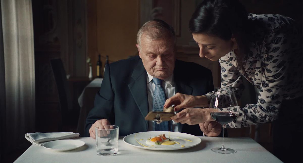 una scena in un ristorante