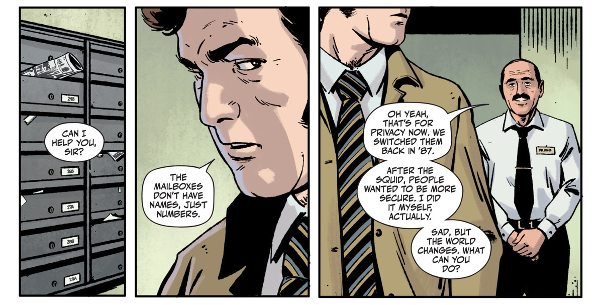 Un detective chiede al portiere di un appartamento perché le cassette postali hanno solo numeri, non nomi.