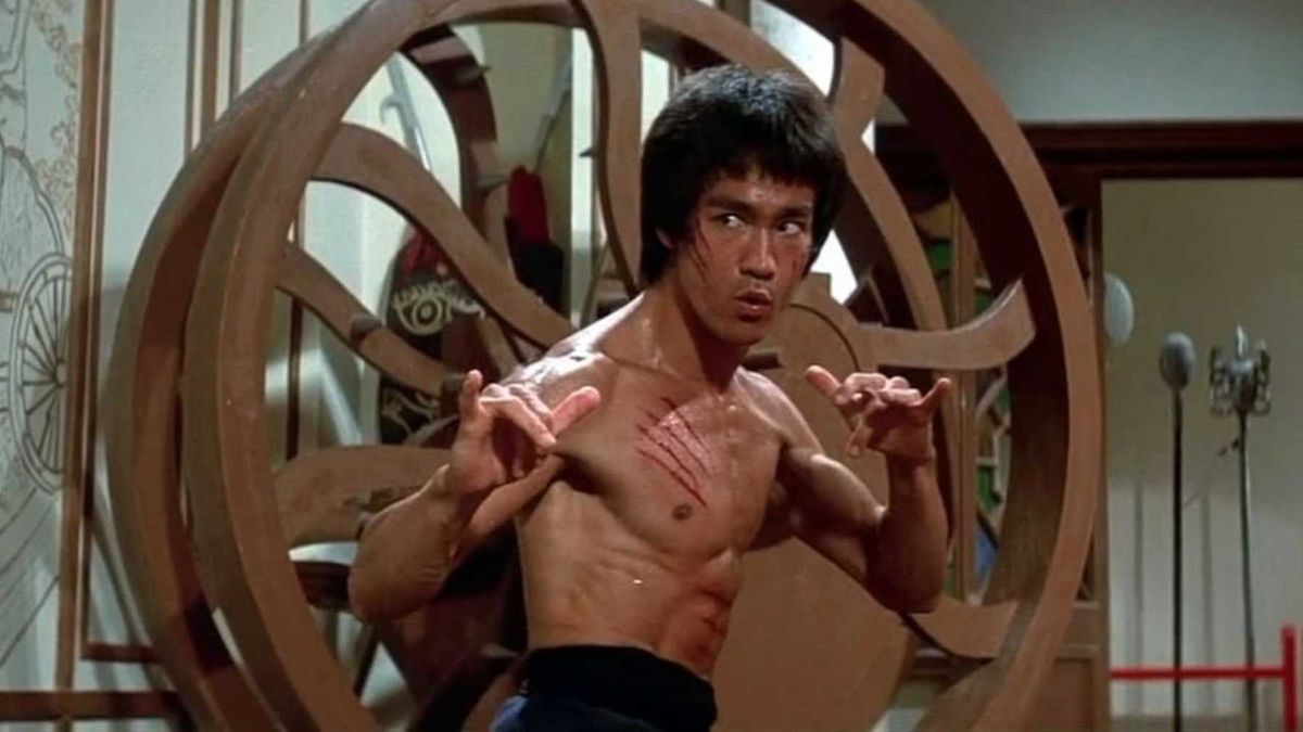 bruce lee in enter the dragon