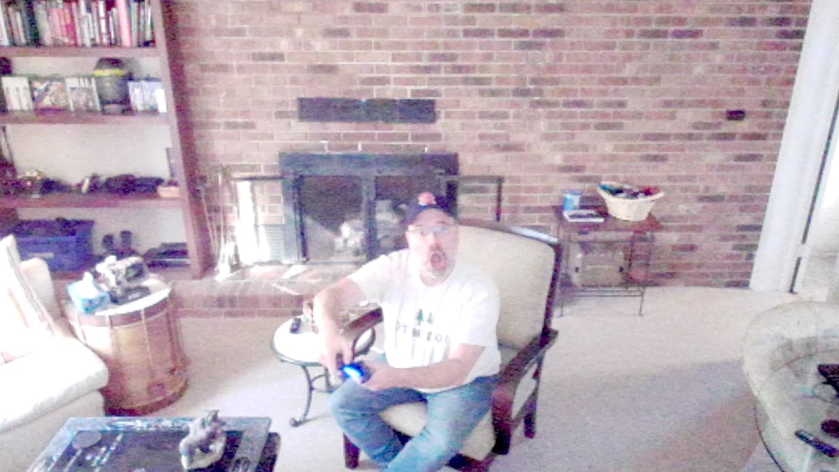 Owen Good suona Rocket Punch come un idiota, a bocca aperta