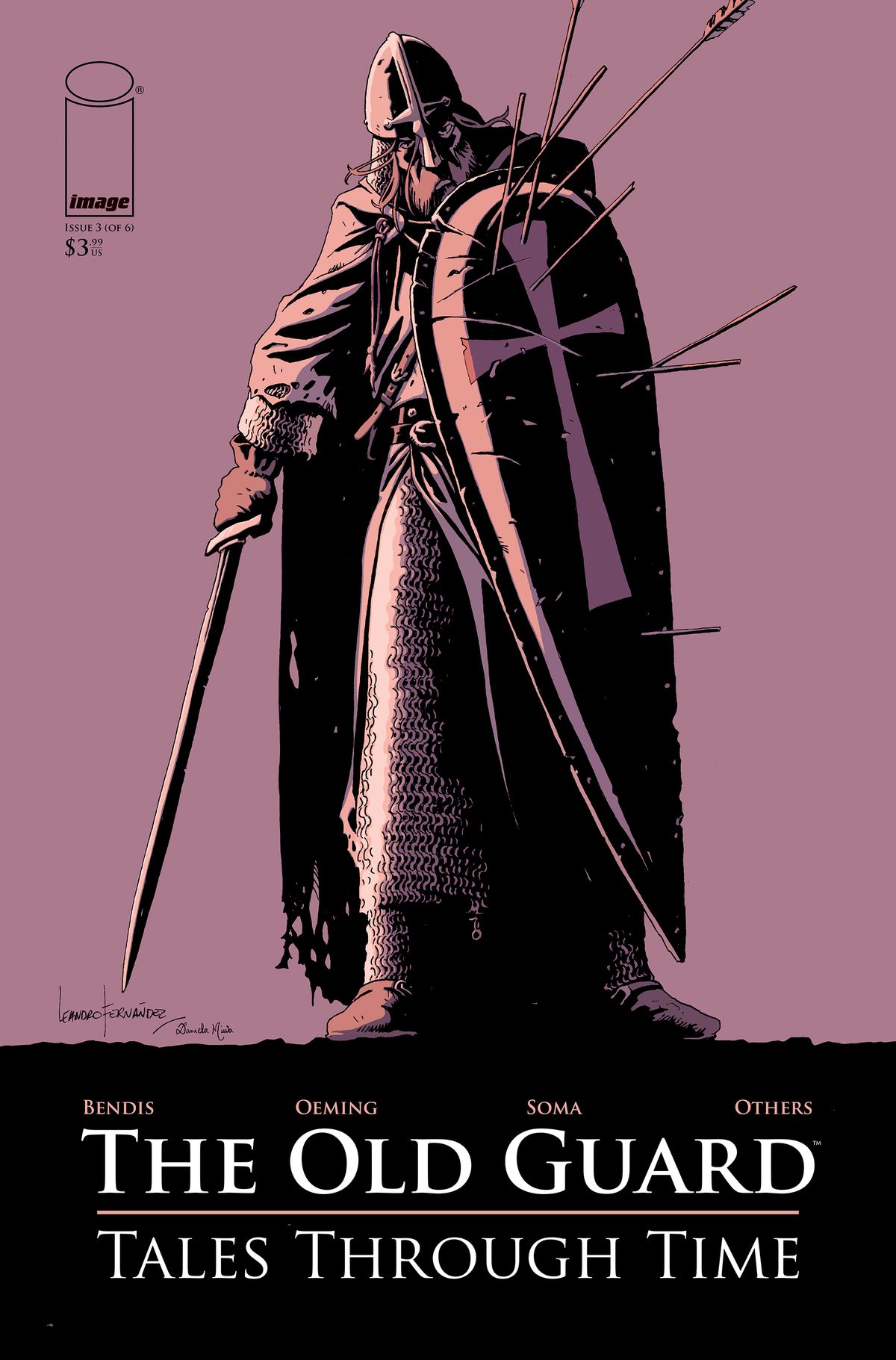 Un crociato barbuto alza il suo scudo coperto di frecce in The Old Guard: Tales Through Time