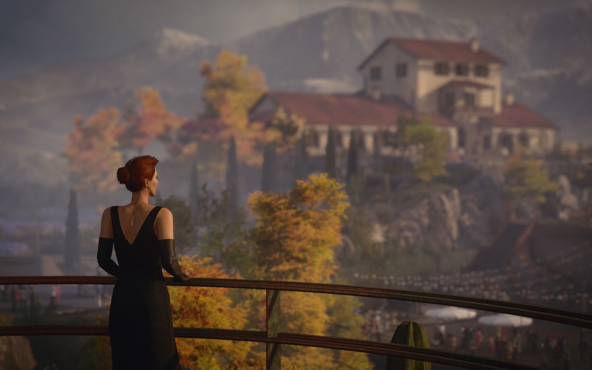 uno scatto da dietro Diana Burnwood in un abito da sera in piedi davanti a una vista panoramica a Mendoza, in Argentina, in Hitman 3