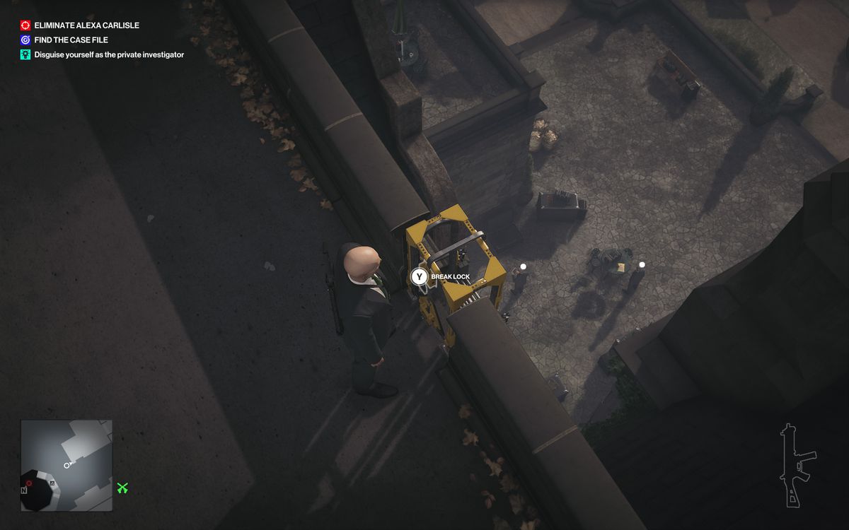 a Hitman 3 screenshot showing a button prompt to break the lock on a shortcut ladder in Dartmoor