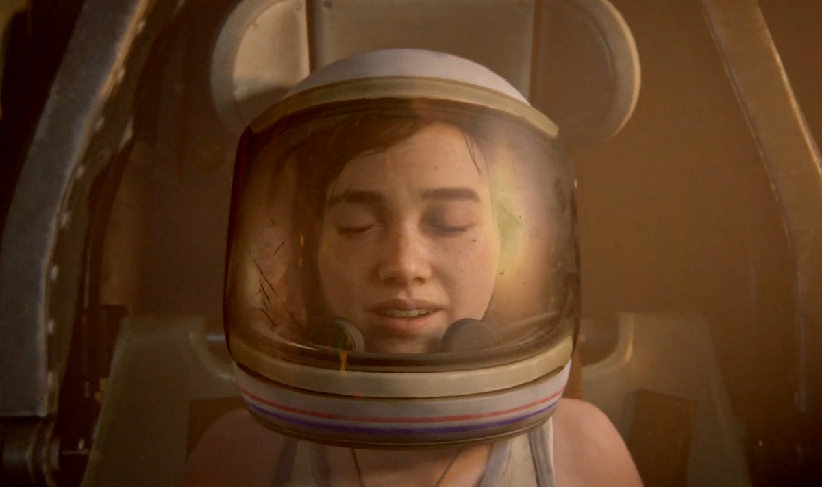 Ellie in un casco spaziale