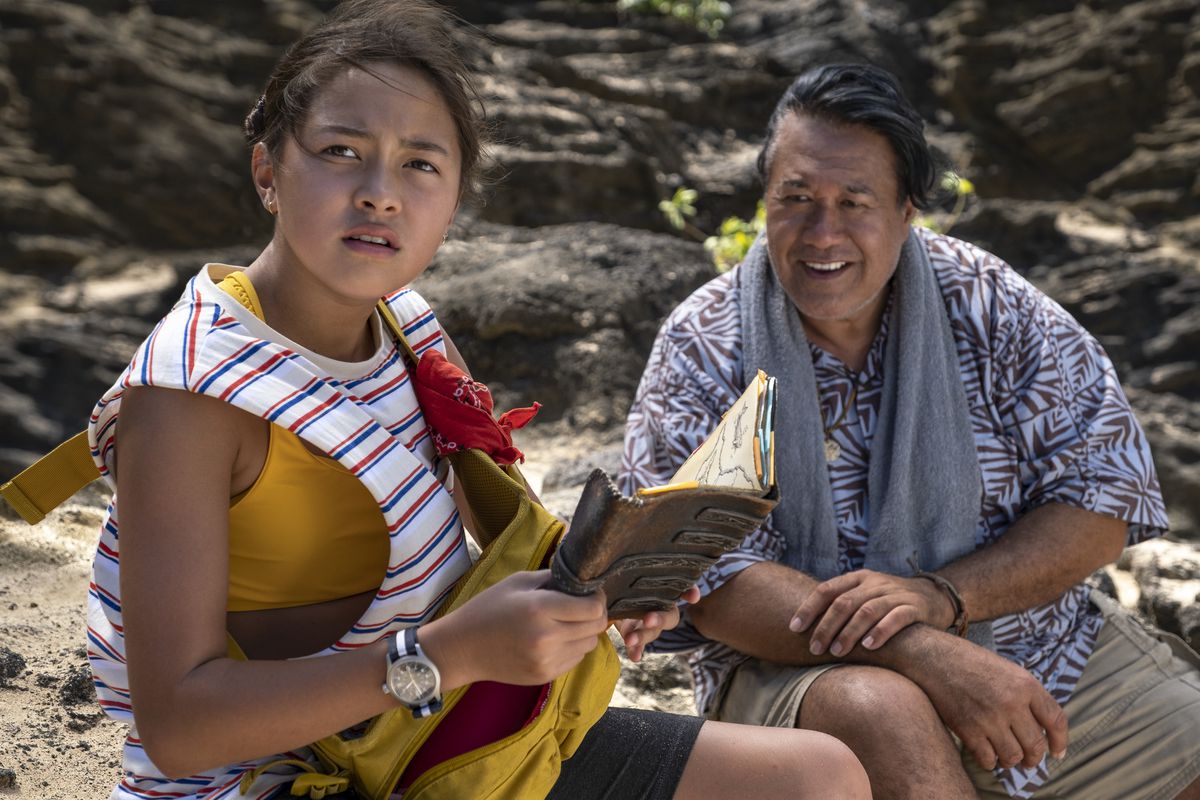 pili e suo nonno che guardano il diario