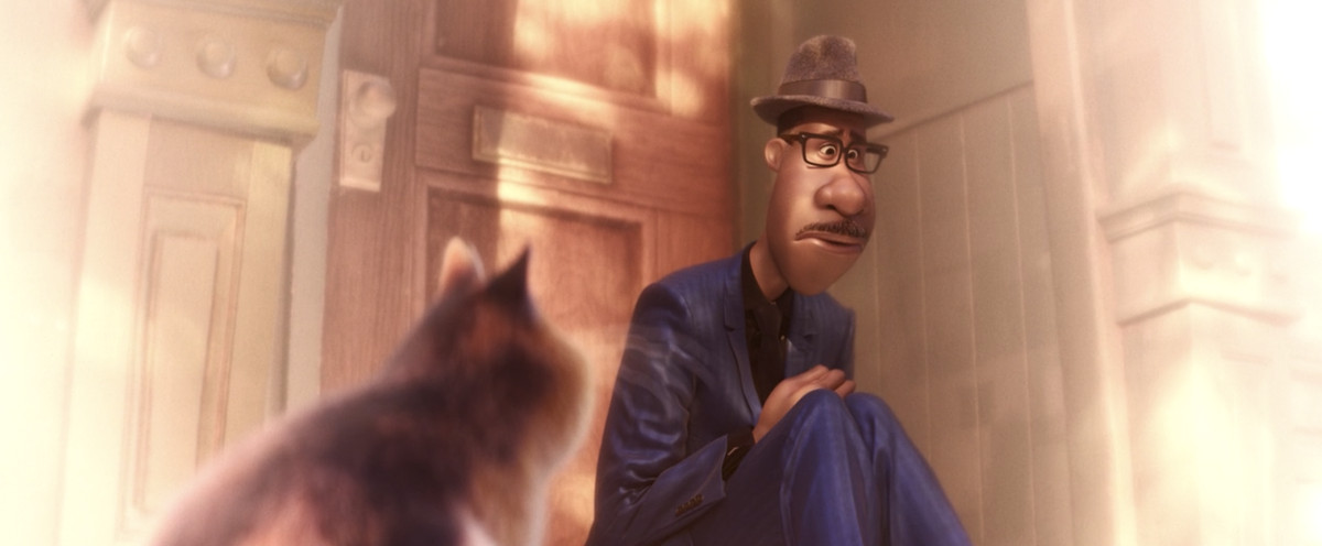 Joe come un gatto e 22 come Joe siedono sulla veranda di un edificio di New York City in una calda luce in Soul