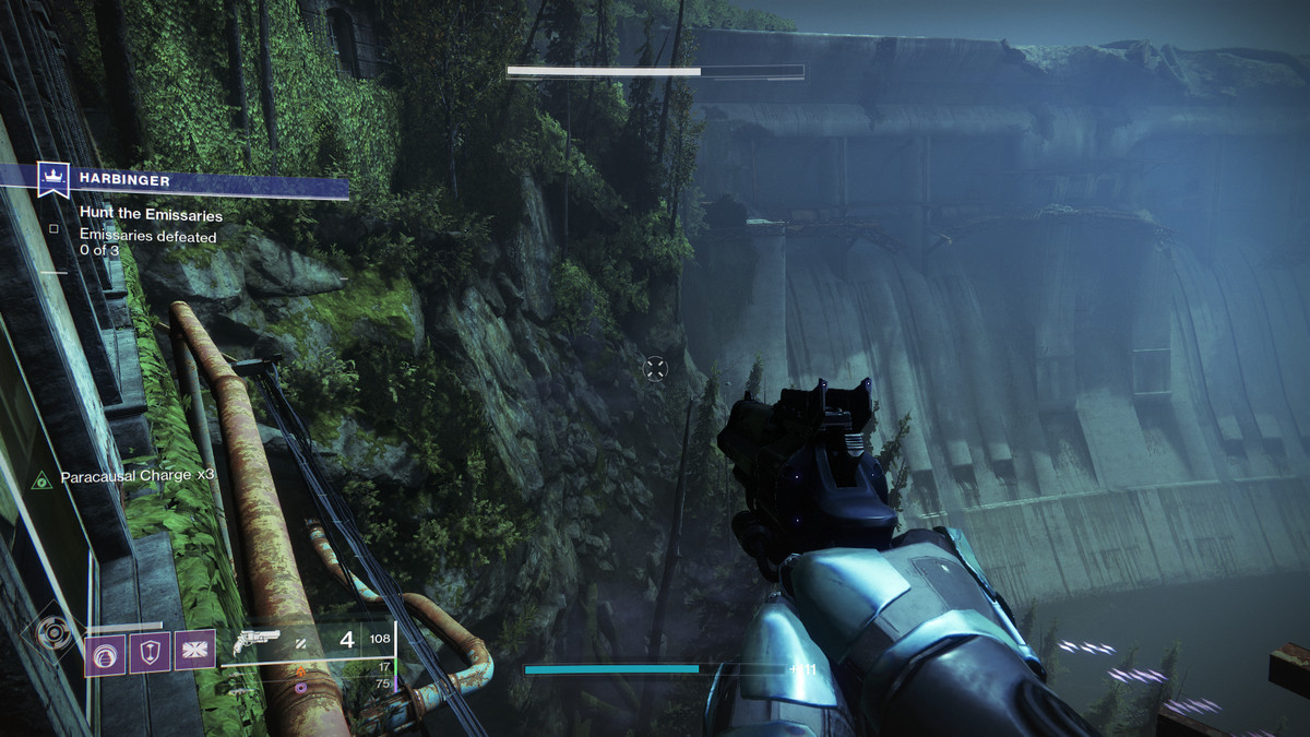 Il giocatore di Destiny 2 salta verso la diga in Harbinger