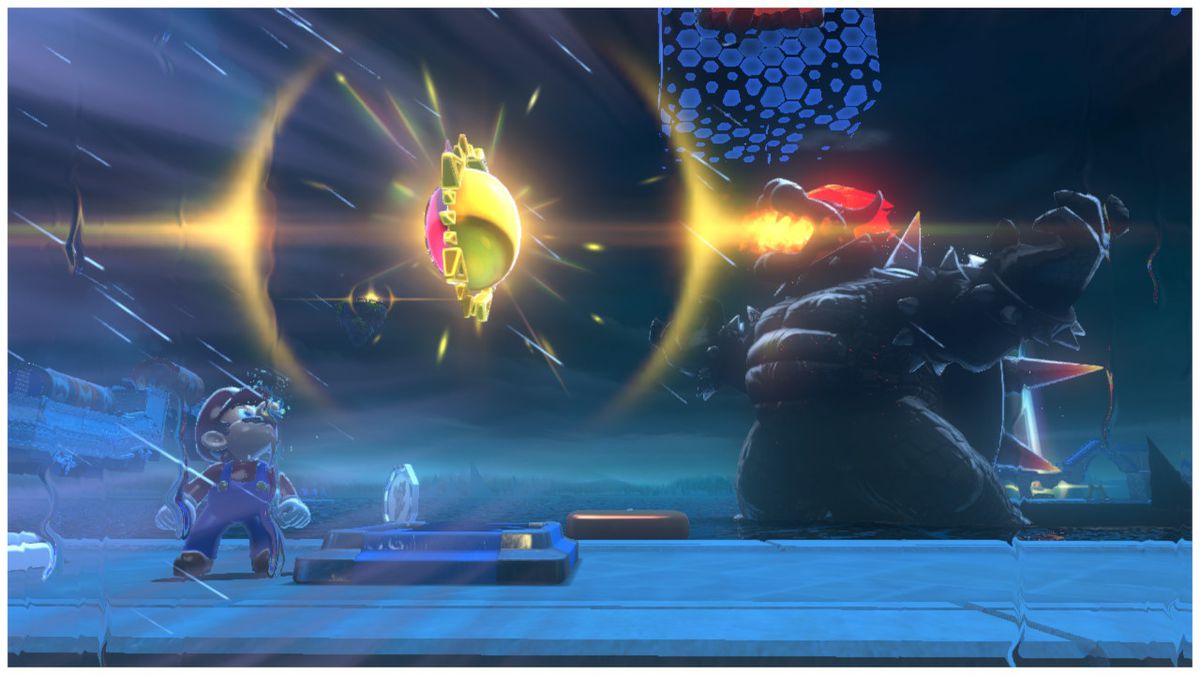 In primo piano, Mario guarda un gettone d'oro chiamato