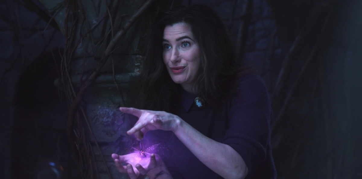 Agatha lancia un incantesimo su un bug in WandaVision