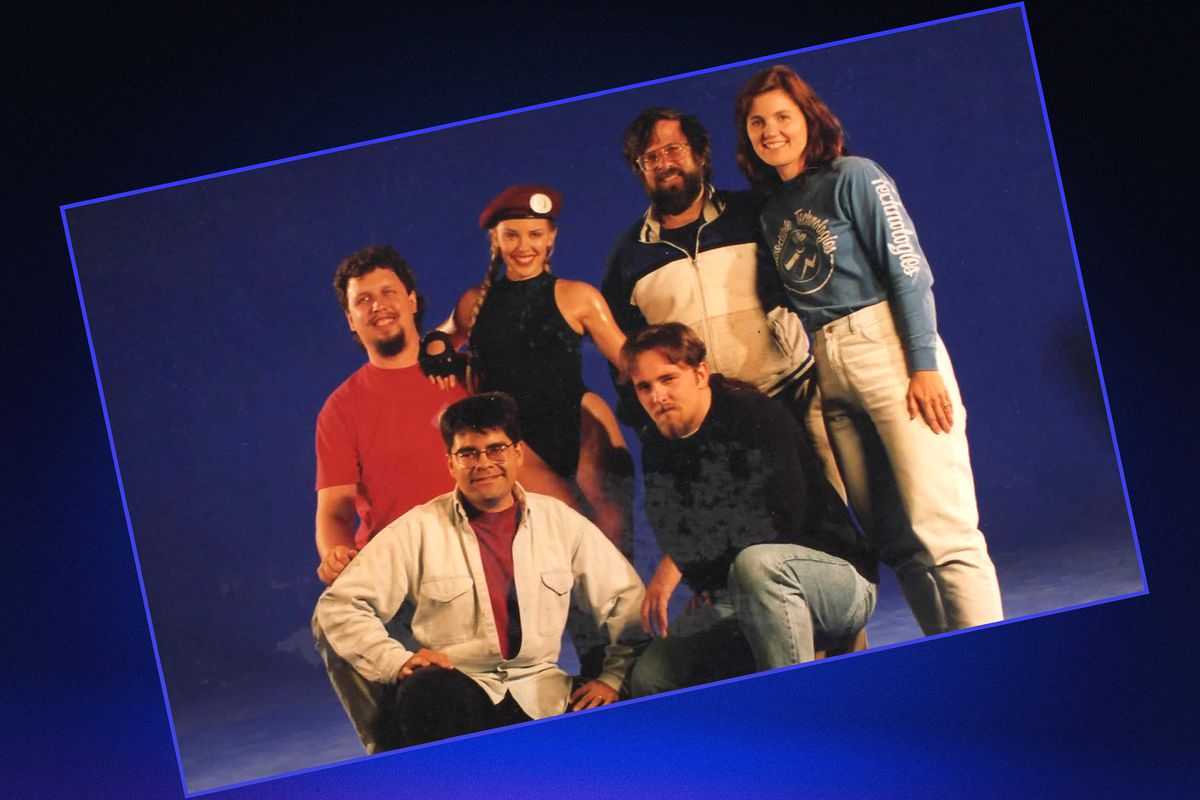 Photo of a group of people from the movie Street Fighter