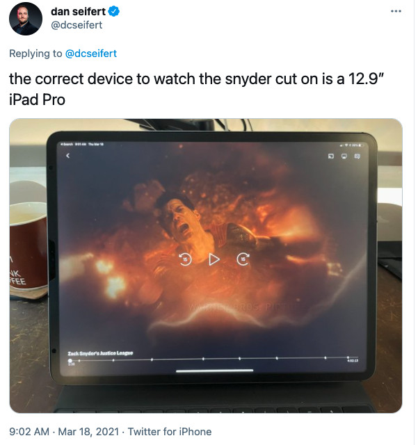 La Justice League di Zack Snyder gioca su un iPad Pro da 12,9 pollici