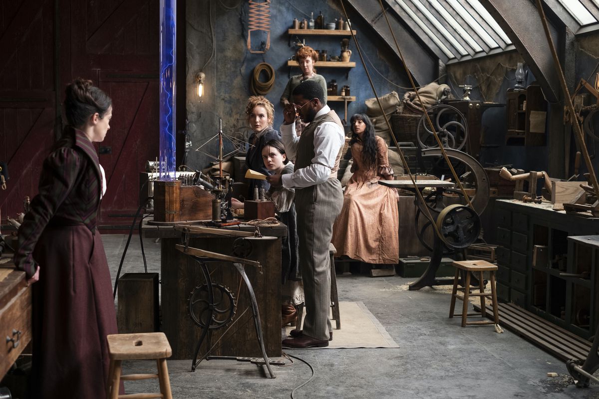 Le ragazze dell'orfanotrofio Touched siedono nel laboratorio di Penitenza