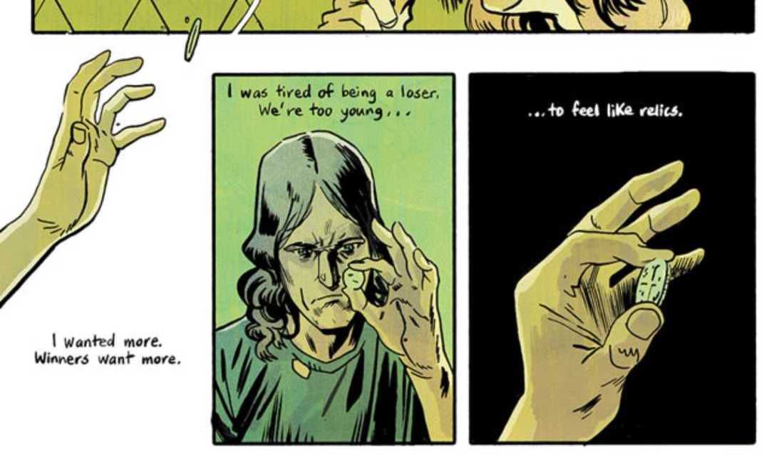 Un uomo prende una vecchia moneta mentre gli viene lanciata.