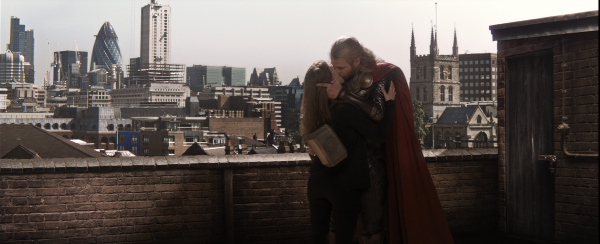 Thor and Jane Foster kiss on a London rooftop in Thor: The Dark World