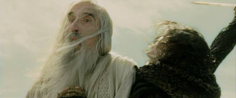 Vermilinguo accoltella Saruman nelle Due Torri.