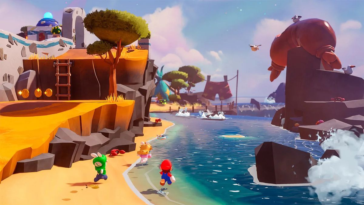 Rabbid Peach, Rabbid Luigi e Mario corrono lungo una spiaggia sabbiosa in Mario + Rabbids Sparks of Hope