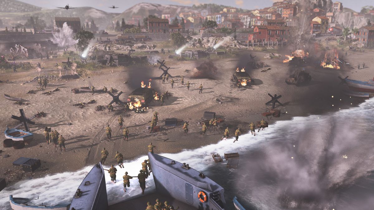 Una scena appena uscita da Salvate il soldato Ryan, ma in Company of Heroes 3. I P-47 scorrono sopra di loro.