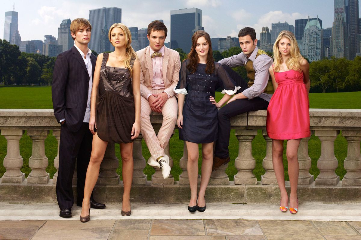 Il cast delle prime stagioni della CW di Gossip Girl si è riunito davanti a Central Park