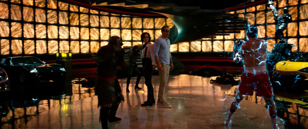 Jodie Comer e Ryan Reynolds in Free Ragazzo