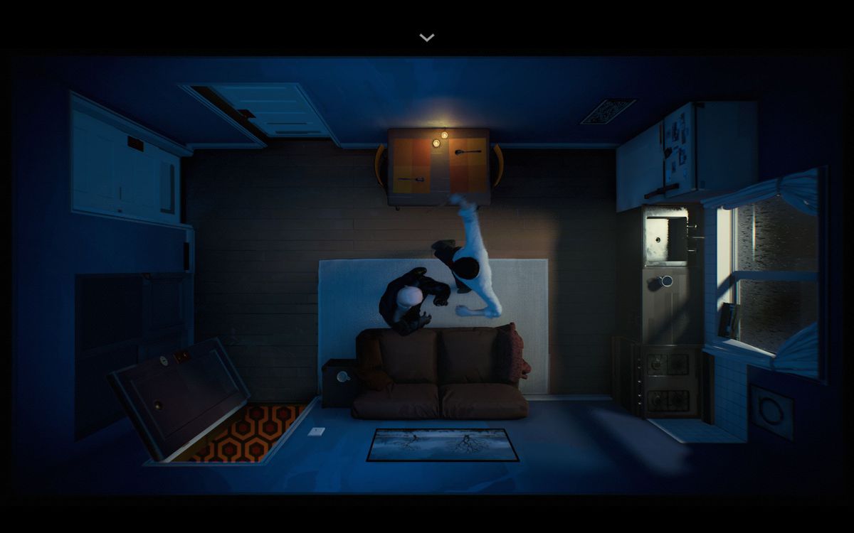 una ripresa dall'alto di due uomini che combattono in un appartamento buio illuminato solo a lume di candela in Dodici Minuti