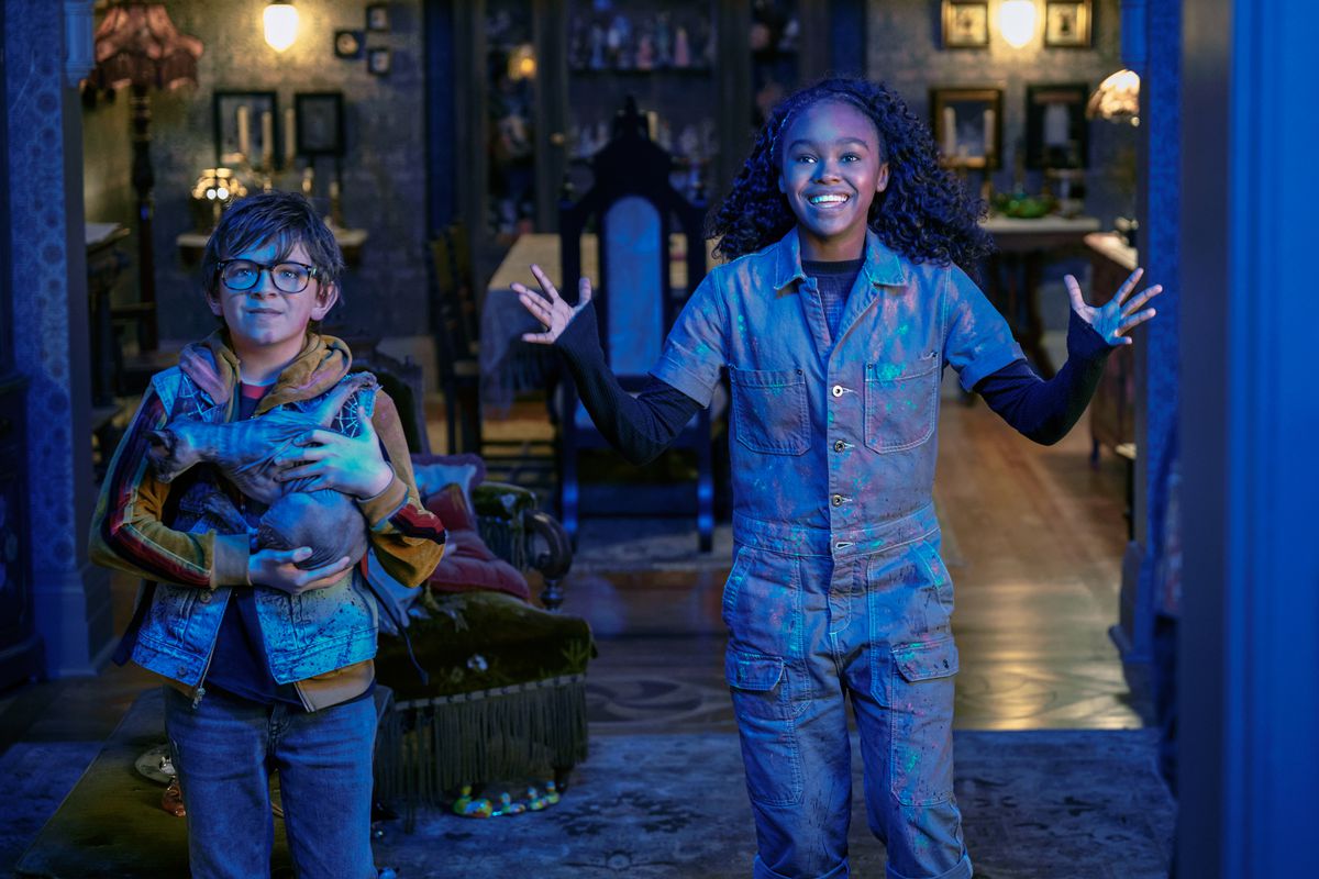 WINSLOW FEGLEY as ALEX, LIDYA JEWETT as YASMIN in NIGHTBOOKS.