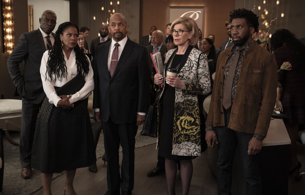 Gli avvocati di The Good Fight si riuniscono nei loro uffici in un episodio della quinta stagione