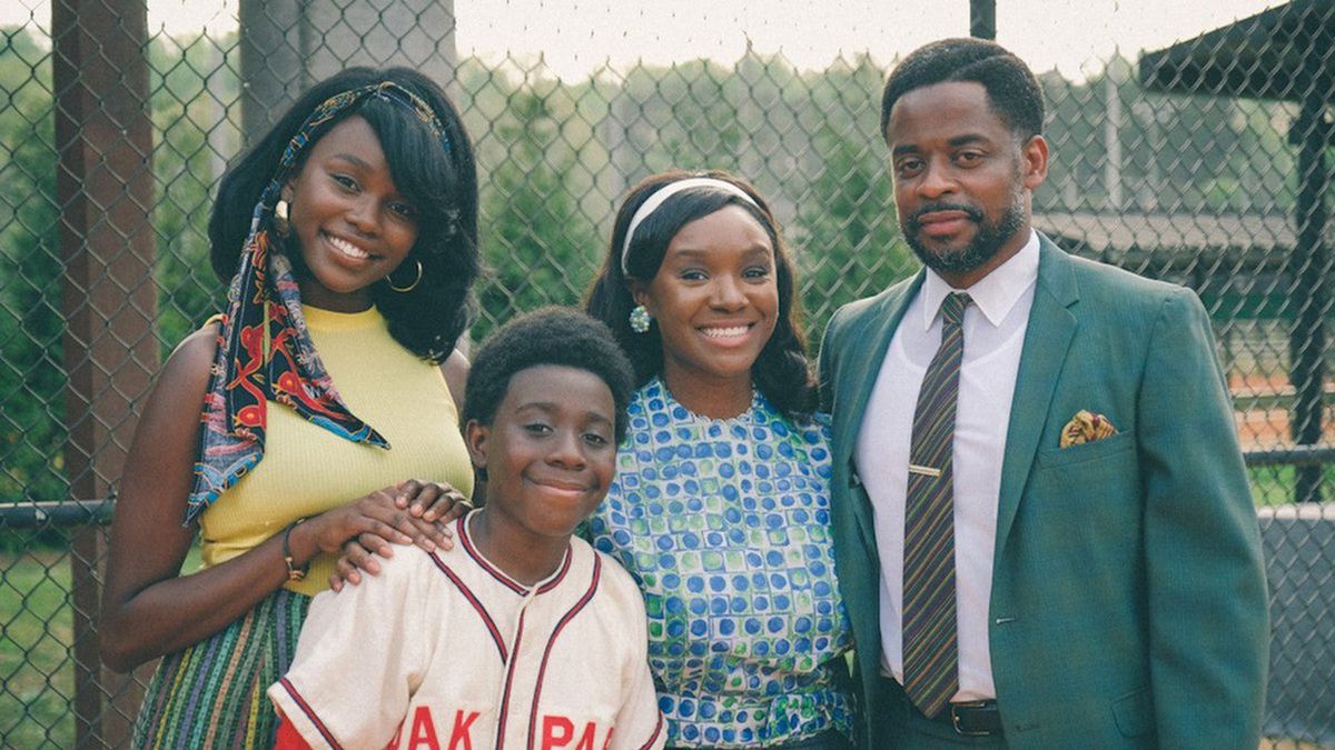 Laura Kariuki, Elisha “EJ” Williams, Saycon Sengbloh, and Dulé Hill in The Wonder Years