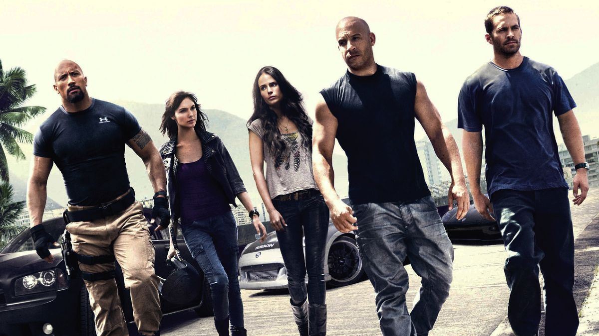 Il cast di Fast Five cammina insieme in un promo still, tra cui Vin Diesel, Dwayne Johnson e Gal Gadot