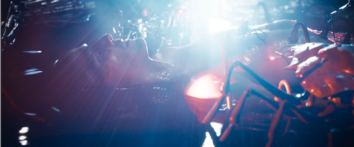 Sentinel robots plug Neo into Machine City