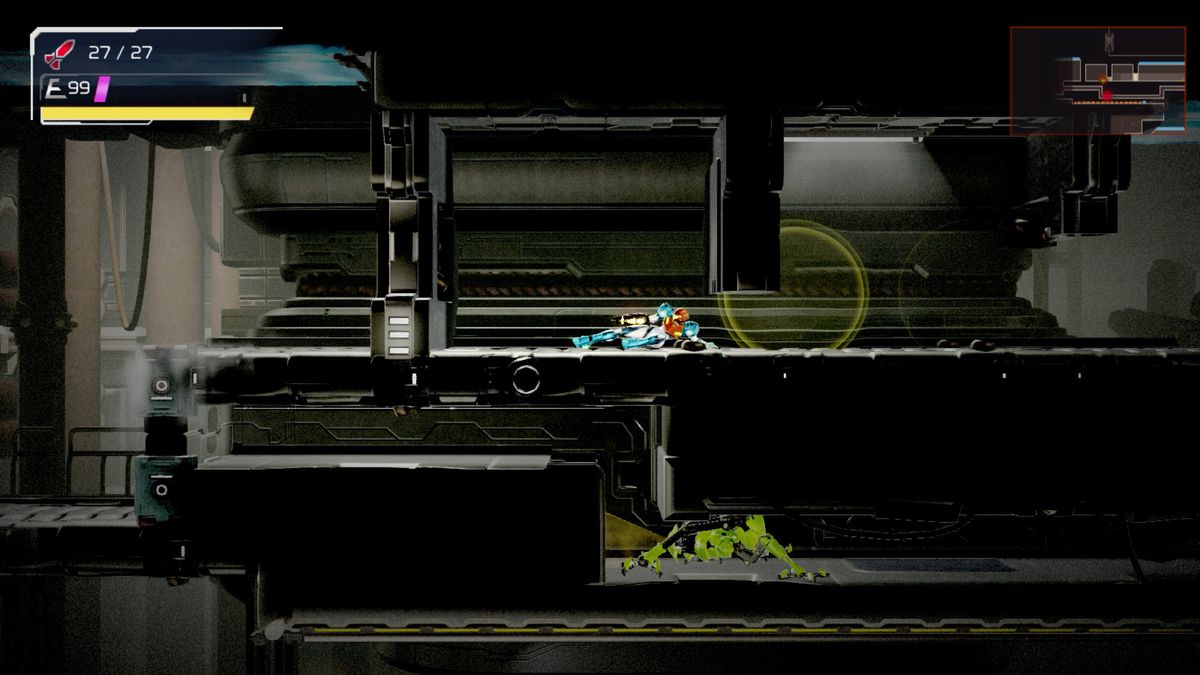 Samus scivola attraverso un varco mentre viene braccato da un EMMI in Metroid Dread