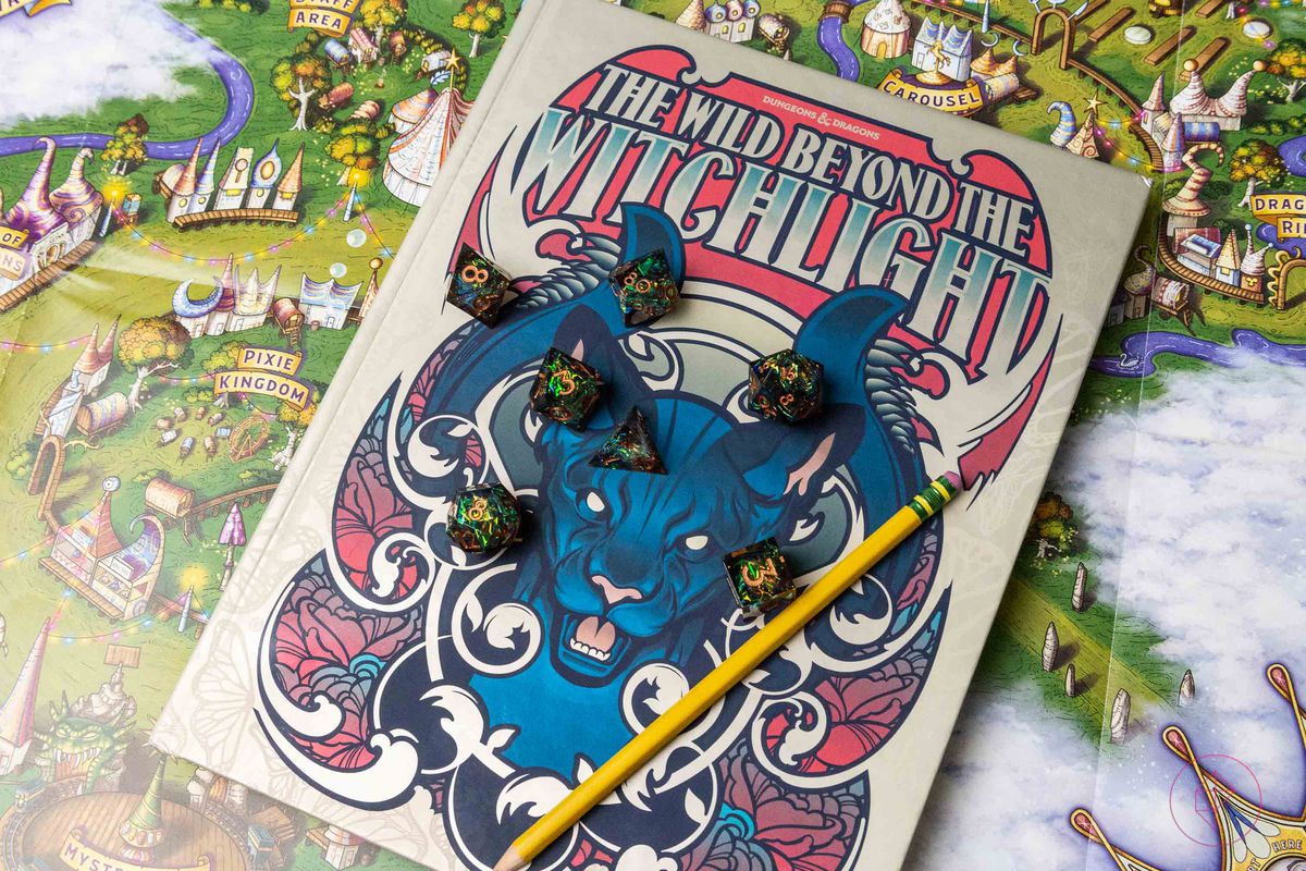 The Wild Beyond the Witchlight con la sua mappa allegata. I dadi mostrano numeri come 80 e 4.