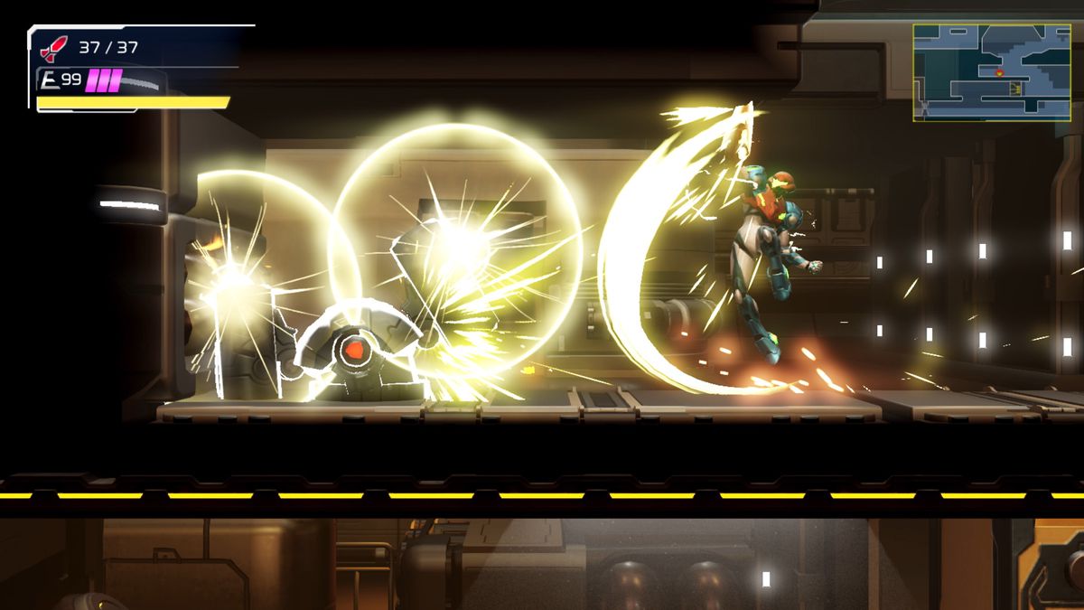 Samus in mischia attacca un nemico in Metroid Dread