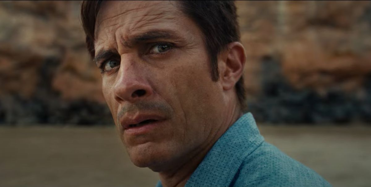 Gael García Bernal nei panni di Guy in Old . di M. Night Shyamalan