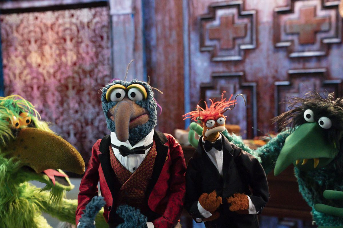 gonzo e pepe e alcuni altri muppet nella casa stregata dei muppets