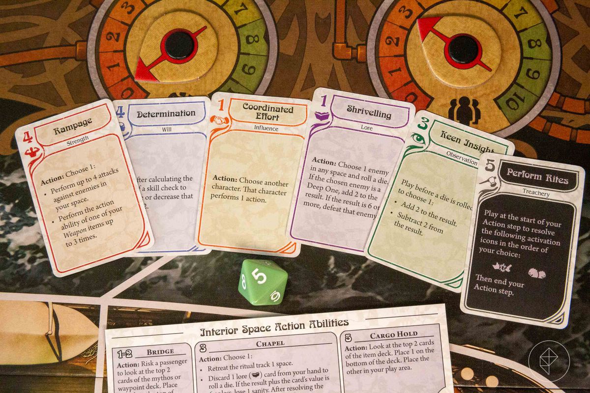 Una selezione di carte Forza, Volontà, Influenza, Sapere, Osservazione e Tradimento.