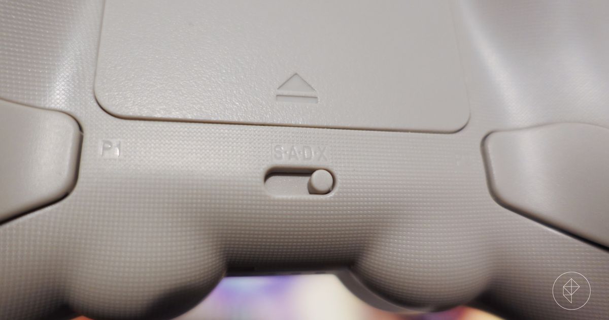 Il retro dell'8BitDo Pro 2