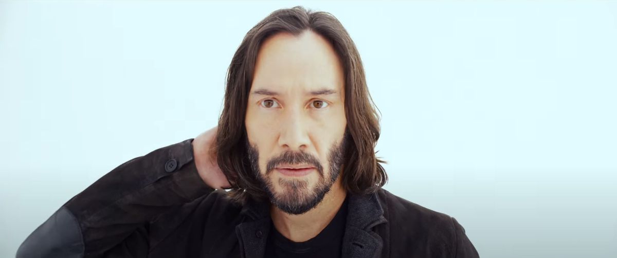 Neo, backlit by a blank white screen, in the Matrix Resurrections